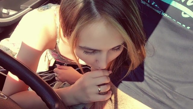 Slutty brunette gave a stranger a blowjob in the car