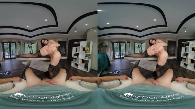 Wet Mature Pussy to try out VR Porn